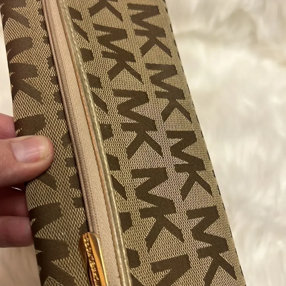 Michael Kors this wallet